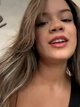 Snapshot of Alisha-Bond chatting on October 7, 2025, 6:09 pm Alisha-Bond online show from October 7, 2025, 6:09 pm