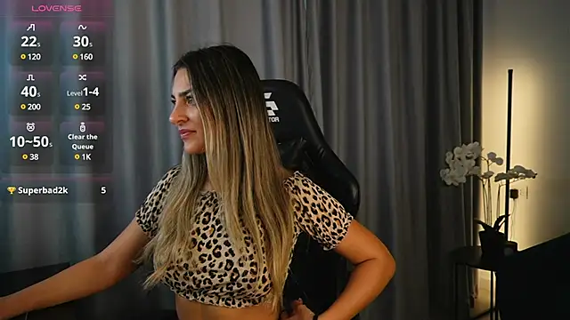 Snapshot of izzy_belle chatting on February 1, 2025, 10:05 am izzy belle online show from February 1, 2025, 10:05 am