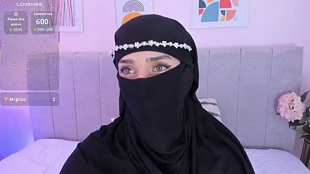 Snapshot of rawiya chatting on October 15, 2025, 12:13 pm rawiya online show from October 15, 2025, 12:13 pm