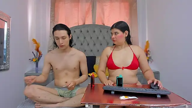 Snapshot of LIZandDante chatting on September 18, 2025, 7:39 pm LIZandDante online show from September 18, 2025, 7:39 pm