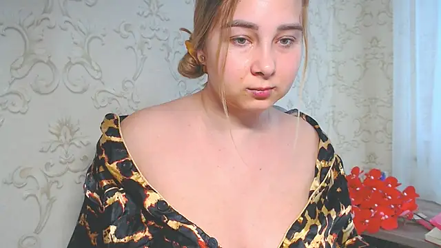 Snapshot of DolphinDreams chatting on June 19, 2026, 9:04 am DolphinDreams online show from June 19, 2026, 9:04 am