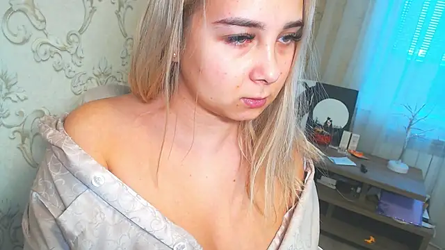 DolphinDreams online show from January 18, 2026, 10:51 am