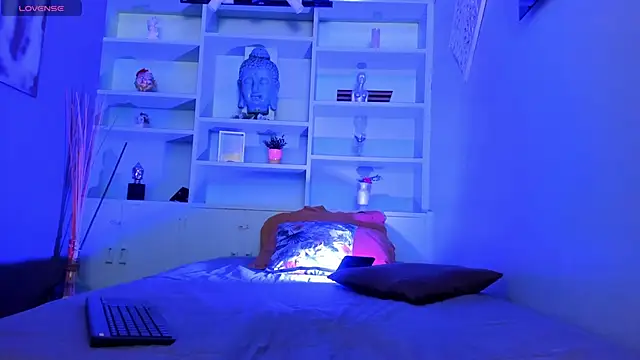 Lucy Williiams online show from February 26, 2025, 9:31 pm