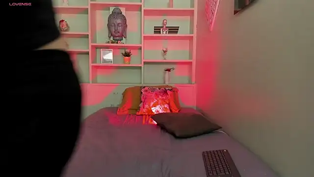 Lucy Williiams online show from February 17, 2025, 9:00 pm