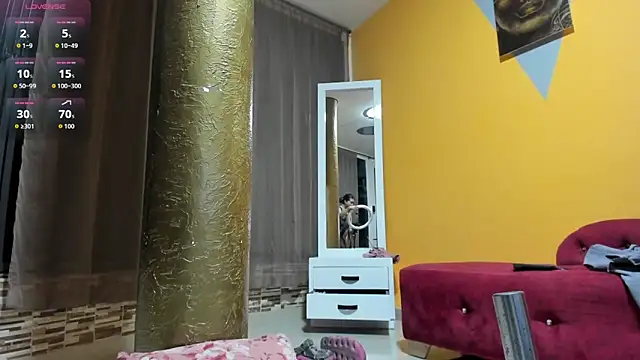 valeria hurtado online show from October 7, 2025, 2:12 am