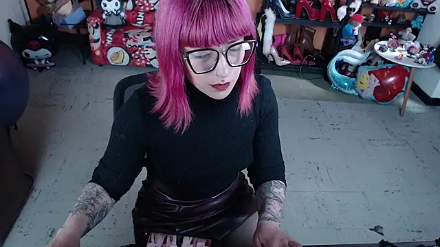 MissMiia2 online show from February 9, 2026, 7:01 pm