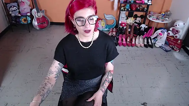MissMiia2 online show from February 5, 2025, 1:33 pm