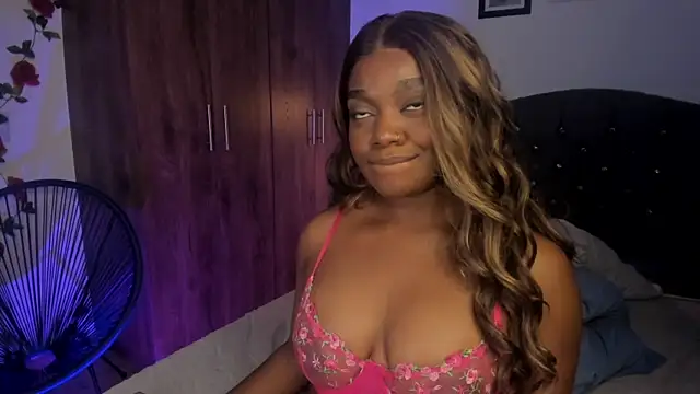 Snapshot of Im_Maria chatting on February 23, 2025, 3:02 am Im Maria online show from February 23, 2025, 3:02 am