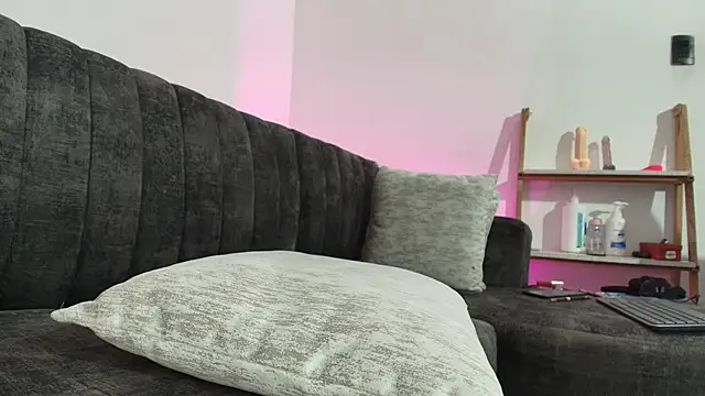 skinny and boyfriend online show from September 11, 2025, 4:40 pm