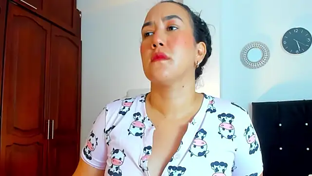 kathyajhonss online show from April 10, 2026, 10:28 pm