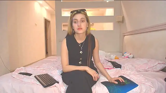 Iren online show from October 22, 2025, 9:24 pm