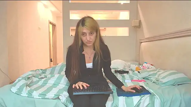 Snapshot of Iren chatting on October 18, 2025, 11:51 pm Iren online show from October 18, 2025, 11:51 pm