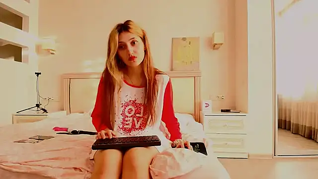 Snapshot of Iren chatting on November 17, 2025, 1:15 pm Iren online show from November 17, 2025, 1:15 pm