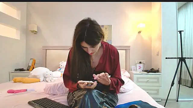 Snapshot of Iren chatting on December 18, 2025, 1:33 am Iren online show from December 18, 2025, 1:33 am