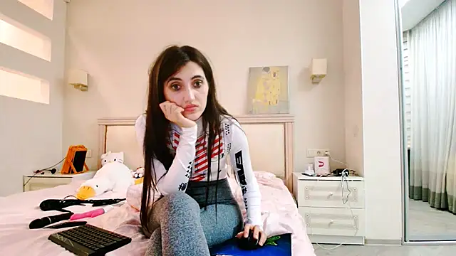 Snapshot of Iren chatting on November 24, 2025, 11:16 pm Iren online show from November 24, 2025, 11:16 pm