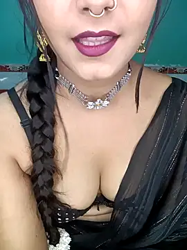 Diamond queeen online show from December 6, 2024, 3:50 pm