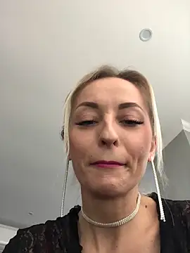 Diamond Bunny  online show from February 21, 2025, 1:11 pm