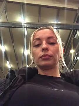 Diamond Bunny  online show from February 17, 2025, 5:34 pm