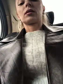 Diamond Bunny  online show from October 30, 2025, 12:58 pm