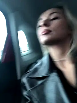 Diamond Bunny  online show from November 9, 2025, 11:03 am