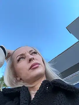 Diamond Bunny  online show from March 10, 2026, 1:59 pm