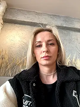 Diamond Bunny  online show from April 6, 2026, 3:13 pm