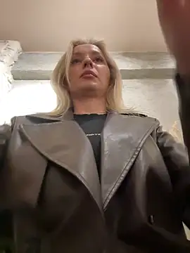 Diamond Bunny  online show from April 17, 2026, 4:54 pm