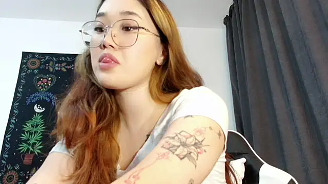 Jennatyan online show from October 6, 2025, 1:34 pm