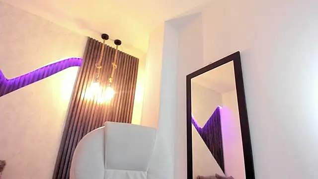 laurin clauz  online show from February 26, 2025, 6:37 pm