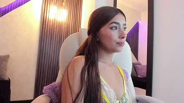 laurin clauz  online show from February 14, 2025, 9:53 pm