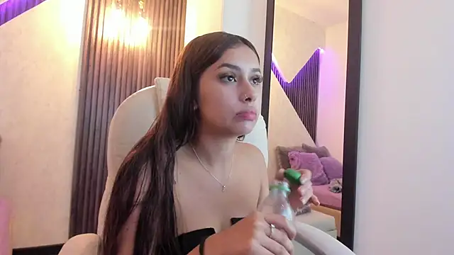 laurin clauz  online show from February 27, 2025, 3:37 pm