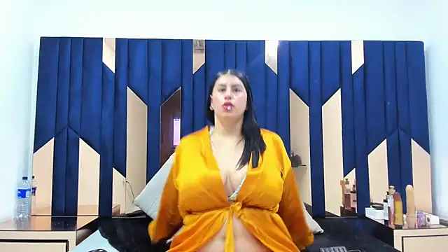 Snapshot of Criistaal_ chatting on February 16, 2025, 8:32 am Criistaal  online show from February 16, 2025, 8:32 am