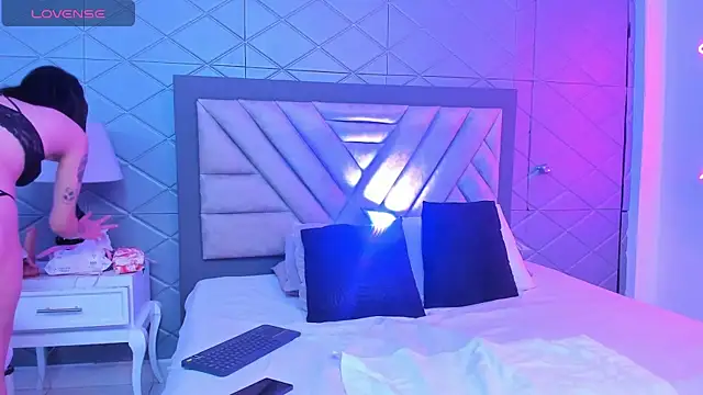 Snapshot of AmberBee chatting on December 30, 2024, 9:40 pm AmberBee online show from December 30, 2024, 9:40 pm