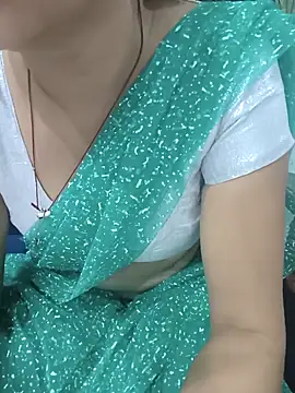 kaveerpooja947 online show from April 3, 2026, 4:46 pm