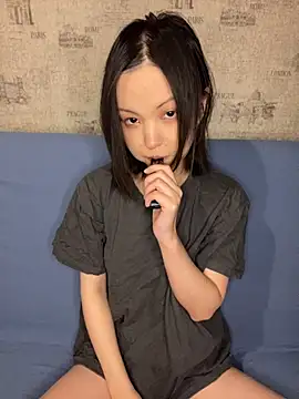 Snapshot of lalallalalaa- chatting on October 31, 2025, 2:24 pm lalallalalaa- online show from October 31, 2025, 2:24 pm