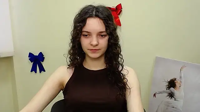  SusieSu  online show from February 18, 2025, 7:43 am