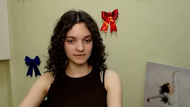  SusieSu  online show from February 25, 2025, 1:10 pm