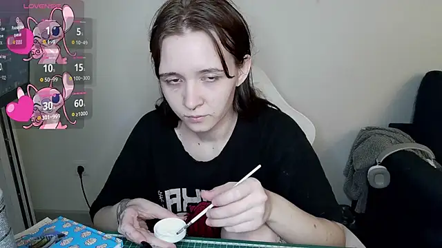 Snapshot of crashtest_13 chatting on October 6, 2025, 11:33 am crashtest 13 online show from October 6, 2025, 11:33 am