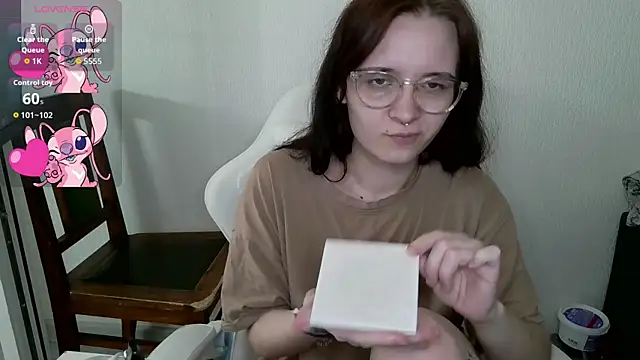 Snapshot of crashtest_13 chatting on October 3, 2025, 11:45 am crashtest 13 online show from October 3, 2025, 11:45 am