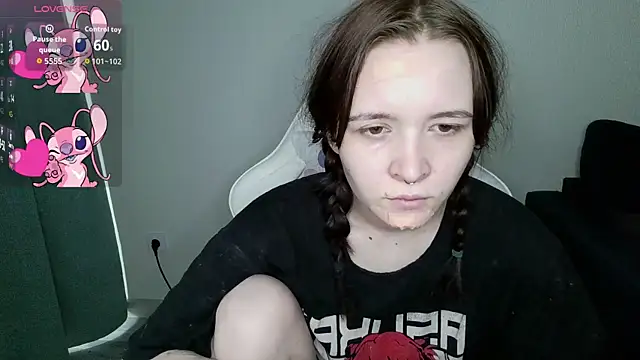 Snapshot of crashtest_13 chatting on October 30, 2025, 8:56 am crashtest 13 online show from October 30, 2025, 8:56 am