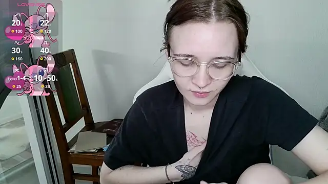 Snapshot of crashtest_13 chatting on October 4, 2025, 9:55 am crashtest 13 online show from October 4, 2025, 9:55 am