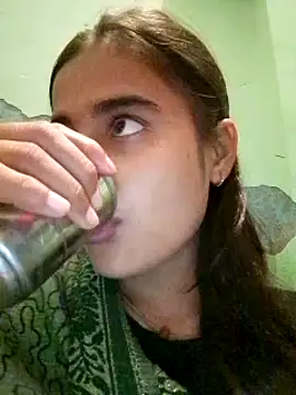 Snapshot of Cute-Nilam chatting on February 20, 2025, 5:20 pm Cute-Nilam online show from February 20, 2025, 5:20 pm