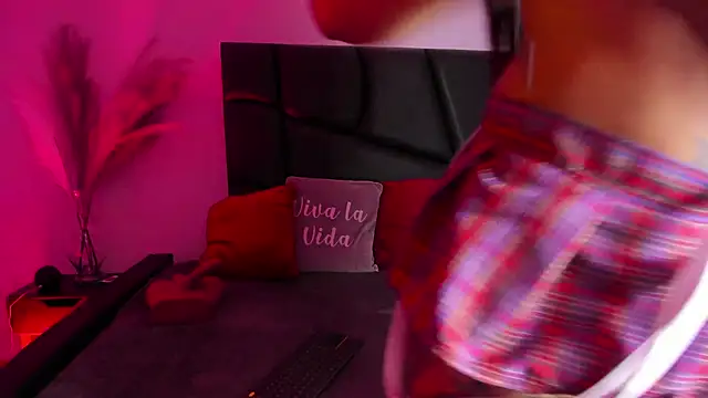 Snapshot of Tiffany_sander chatting on September 18, 2025, 3:20 am Tiffany sander online show from September 18, 2025, 3:20 am