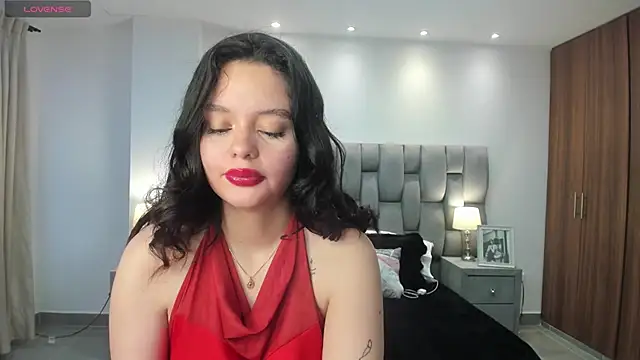 Bella-hadiid online show from February 7, 2025, 11:45 am