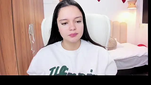 Bella-hadiid online show from February 16, 2025, 11:38 am