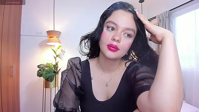 Bella-hadiid online show from February 6, 2025, 11:42 am