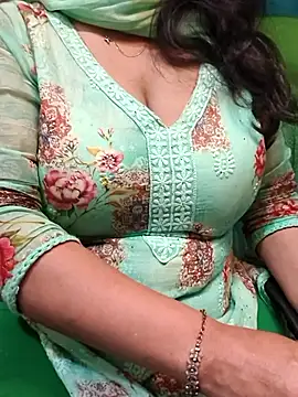 Snapshot of Anamika_Kapoor chatting on October 5, 2025, 1:40 am Anamika Kapoor online show from October 5, 2025, 1:40 am