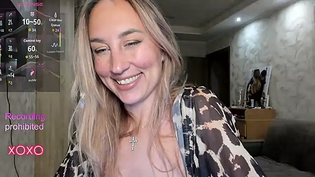 lady Nati online show from November 9, 2025, 3:49 pm