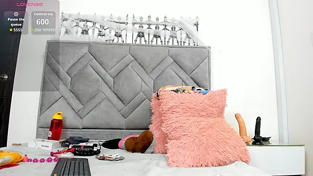 alicee 18 online show from September 29, 2025, 1:50 pm