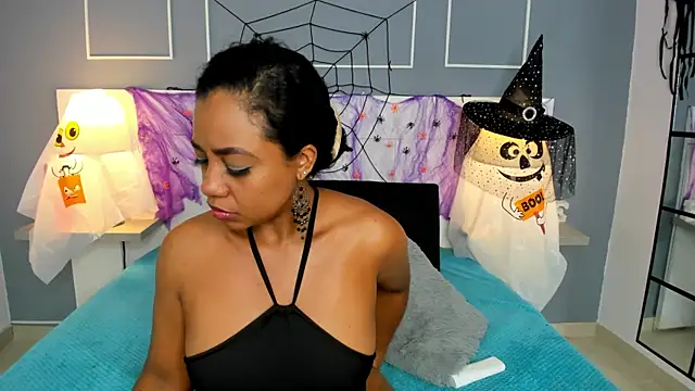 Snapshot of Kamila-Kane chatting on October 28, 2025, 7:57 pm Kamila-Kane online show from October 28, 2025, 7:57 pm